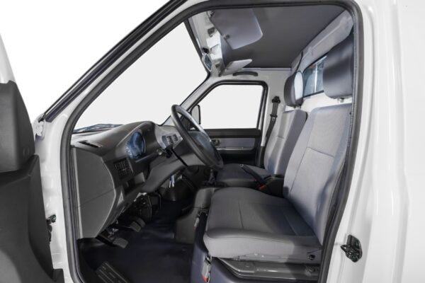 Khoang lái rộng rãi, thoải mái, tiện nghi