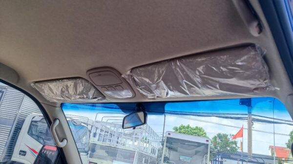 Tấm che nắng lớn, đủ an toàn khi đi đường vào ban ngày nắng chói